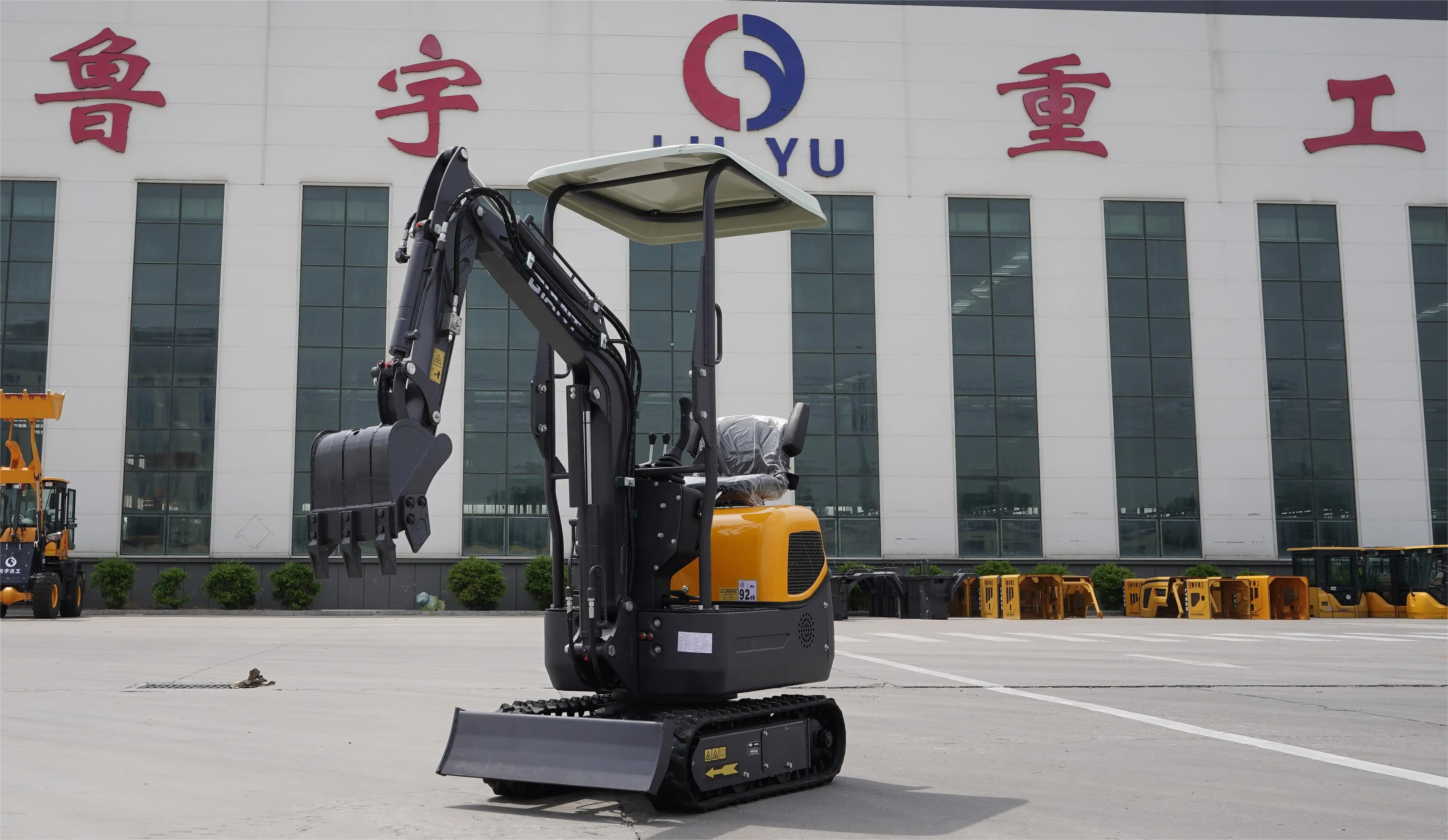 1 ton mini excavator—small size, big use